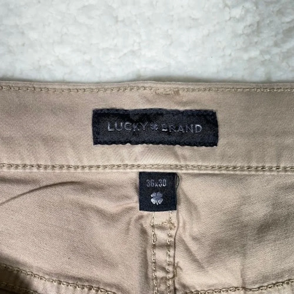 Lucky Brand 110 Khaki Pants Mens Size 38x30 fits‎ 36x29 Tan Straight Authentic